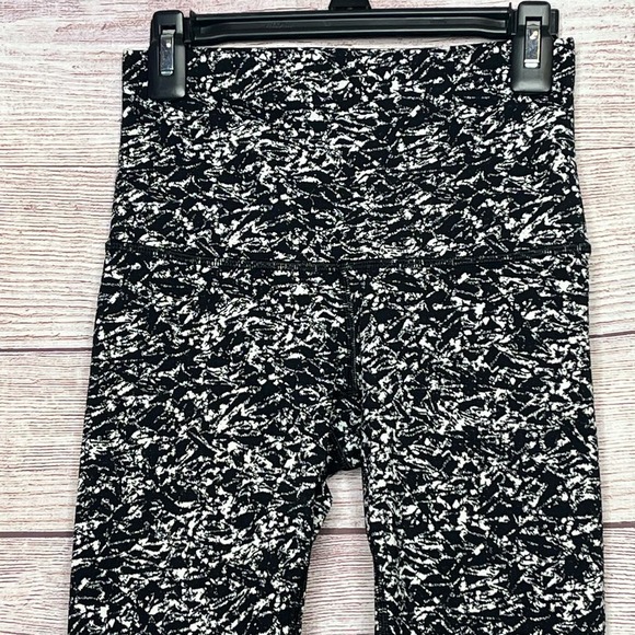 Lululemon Wunder Under High Rise Black and White Activewear Leggings Size 4 - Picture 10 of 11